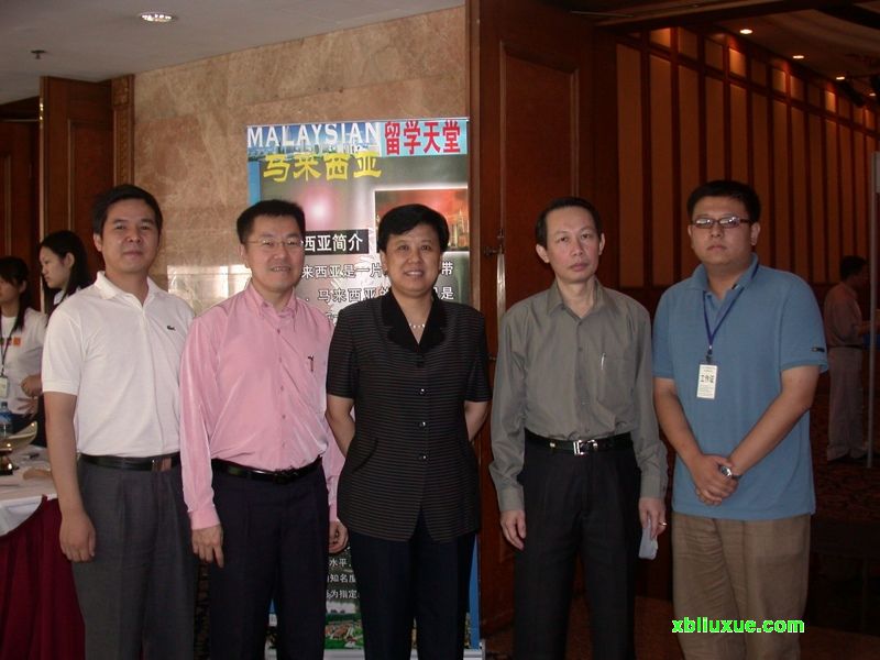 我公司主管与马来西亚驻中国大使馆教育参赞蔡志明合影